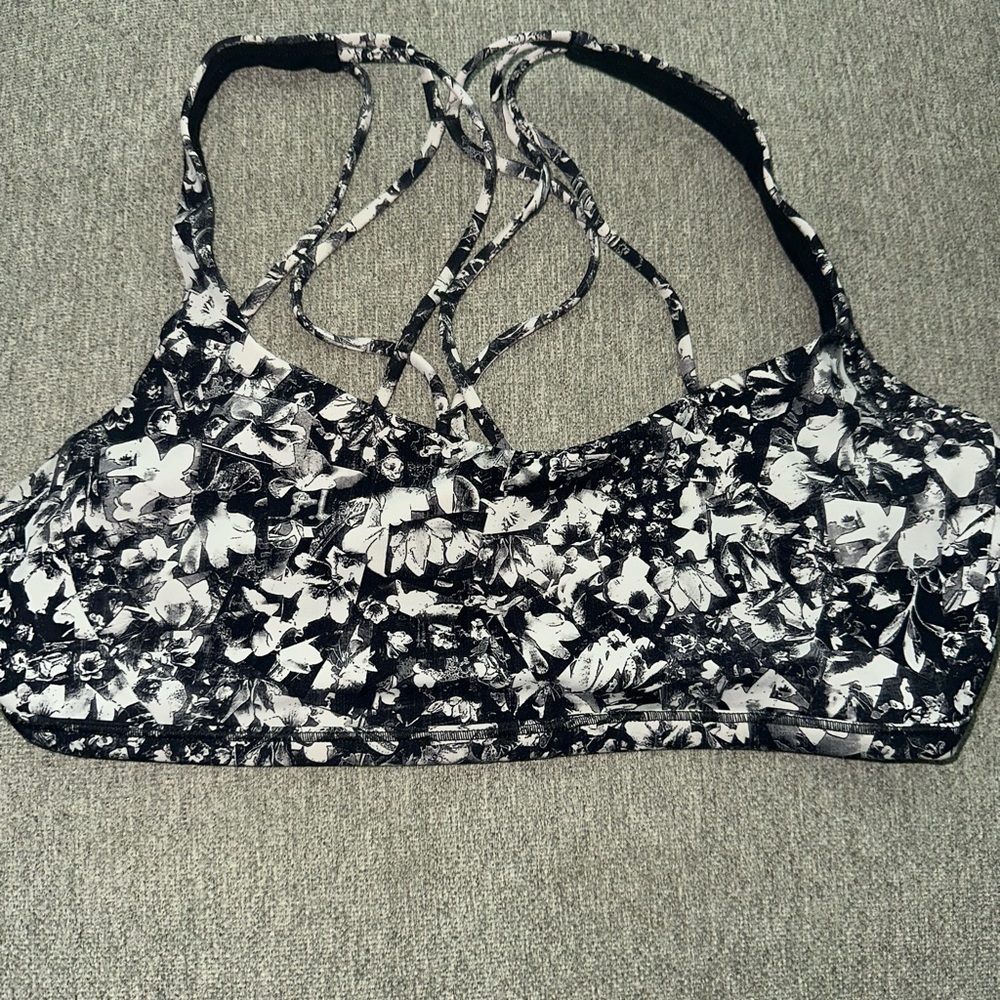 Lululemon sports bra